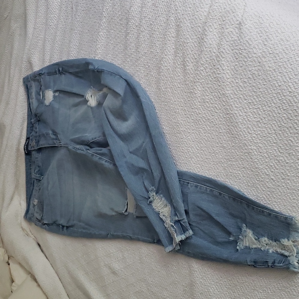 Distressed ankle crop skinny jeans. Blue Spice Size 15/16